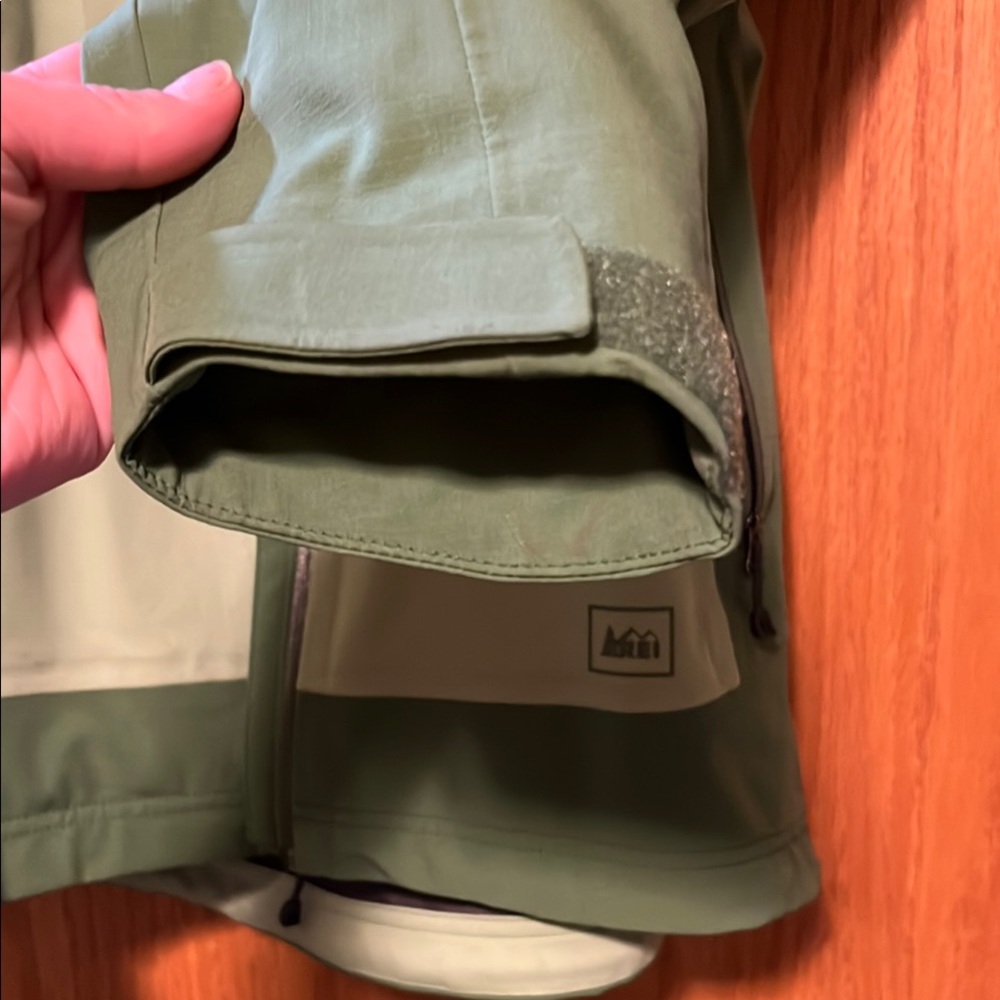 REI Green Rain 🌧️ Jacket for Ultimate Winter Protection - Picture 4 of 10